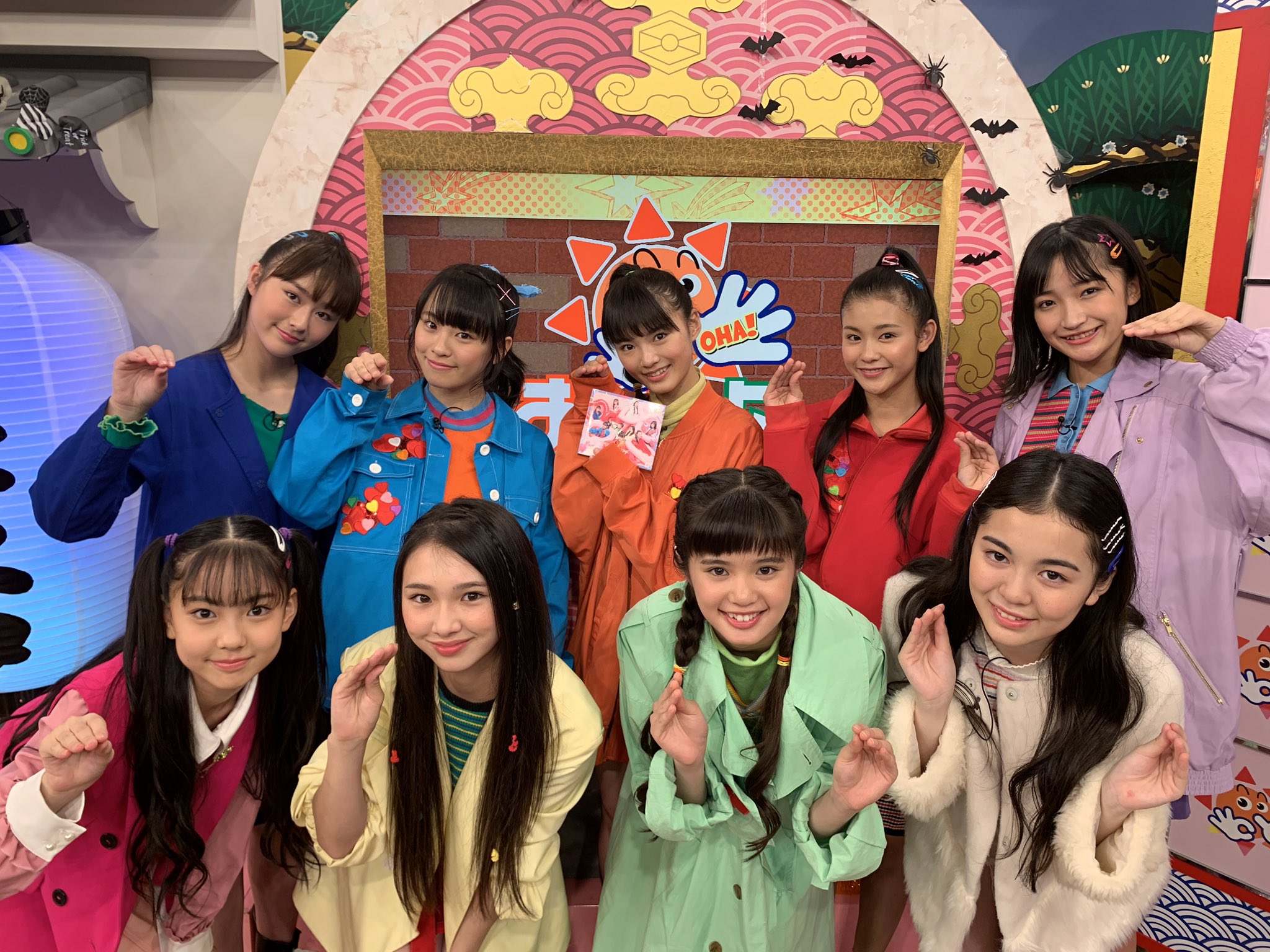 おはスタ公式 おーはー 今日はgirls が遊びに来てくれたよ ドラマ ひみつ 戦士 ファントミラージュ のop曲 恋するカモ を9人で生パフォーマンスしてくれたよ 本日登場のガールズガールズ初のミニアルバムにも収録されてるぞ 要チェックし おはスタ公式 おーはー 今日はgirls が遊びに来てくれたよ ドラマ ひみつ 戦士 ファントミラージュ のop曲 恋するカモ を9人で生パフォーマンスしてくれたよ 本日登場のガールズガールズ初のミニアルバムにも収録されてるぞ 要チェックし