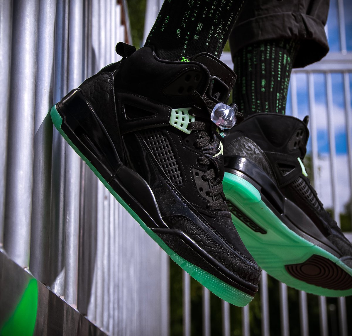 air jordan spizike black green glow