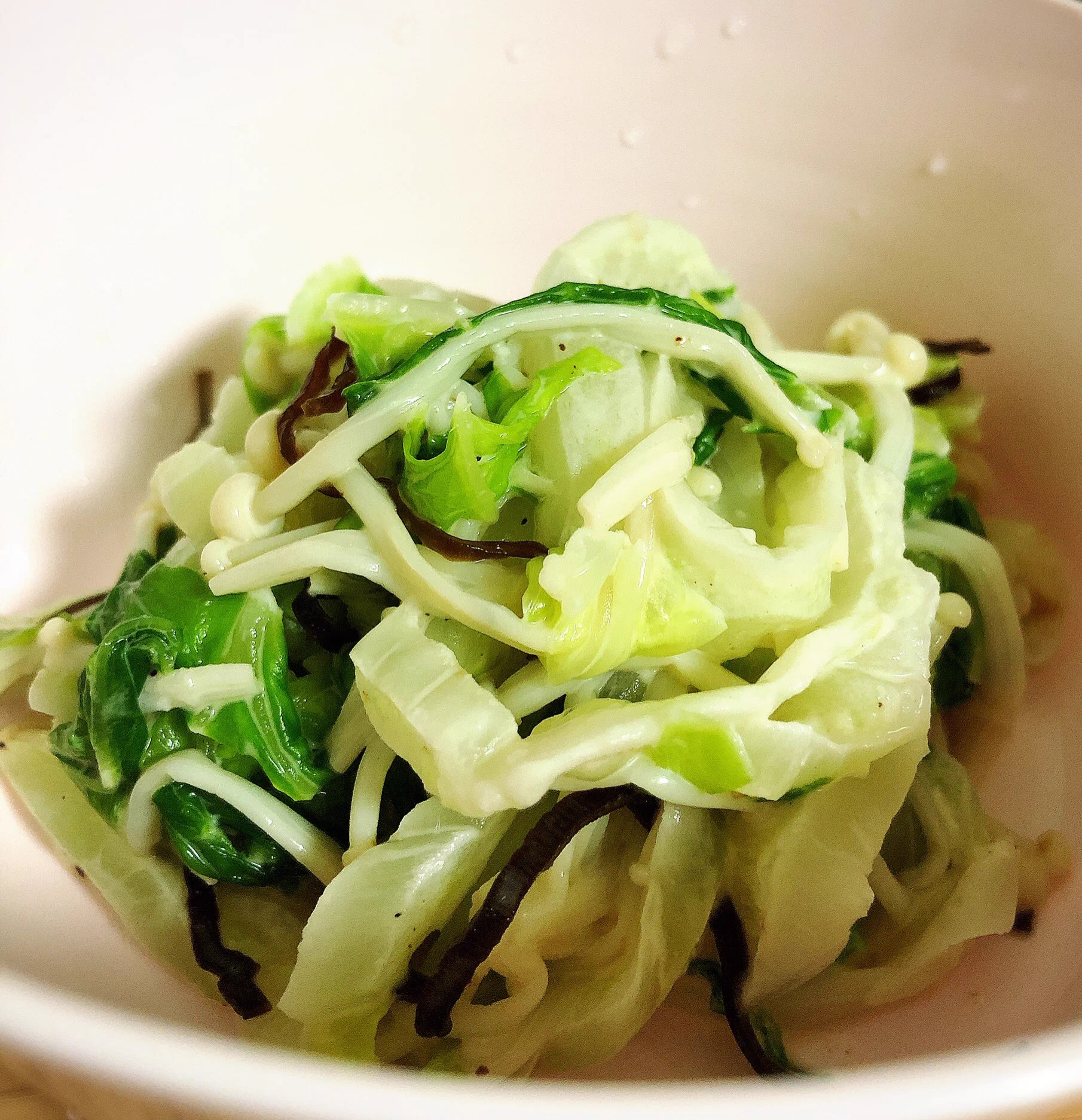 茹でたえのき、塩昆布追加で作ったよー！うまうまー！  