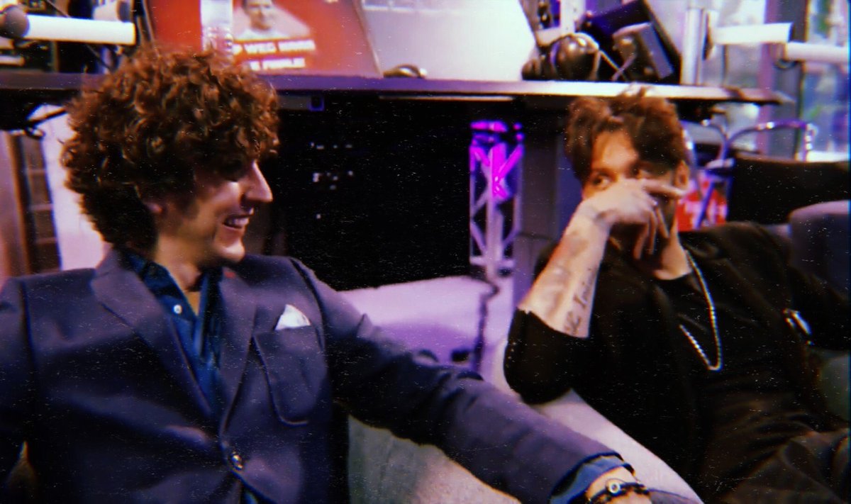 Alessia49853273's tweet photo. Ci siamo guardati in mezzo fra tanti #metamoro https://t.co/x5kuh62u82