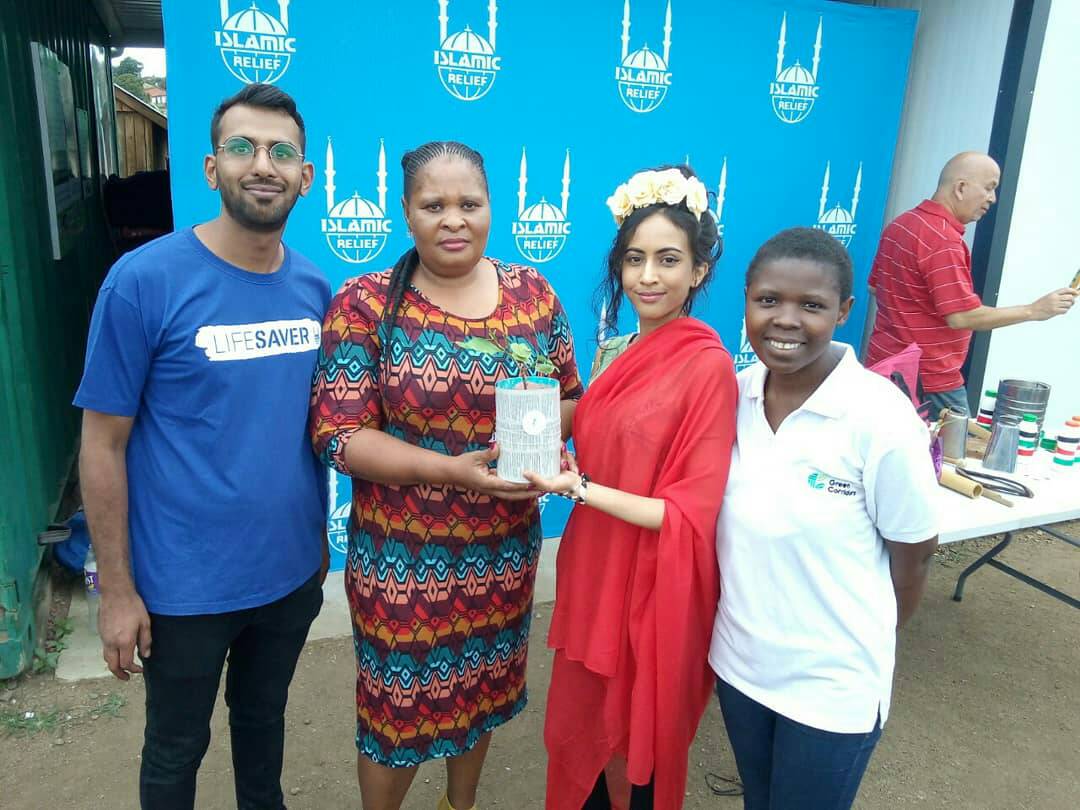 islamicreliefsa's tweet photo. We partnered with @green_corridors and The Lemon Tree. The project focused on educating the youth about the environment, the value of plastic and the recycling process into manufacturing of paving stones.
#islamicreliefsa #southafrica #recycling #plastic #zerowaste #EBWM https://t.co/gISCF7kckQ