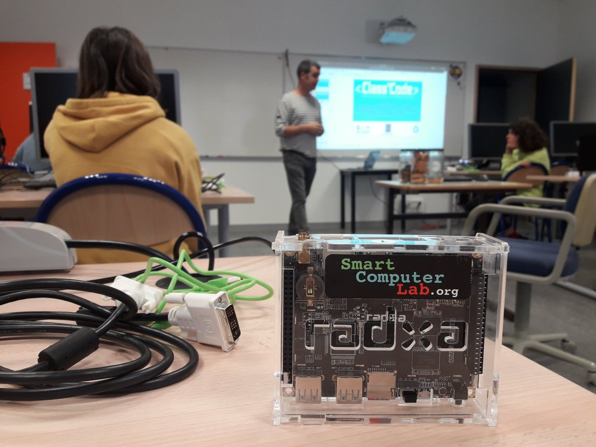 Atlanstic_2020's tweet image. Mais qu&apos;est ce que c&apos;est que ces machines là ?
🤨🤖
La réponse par @bparrein aux filles du #GirlsRcoding dans la matinée #IoT .