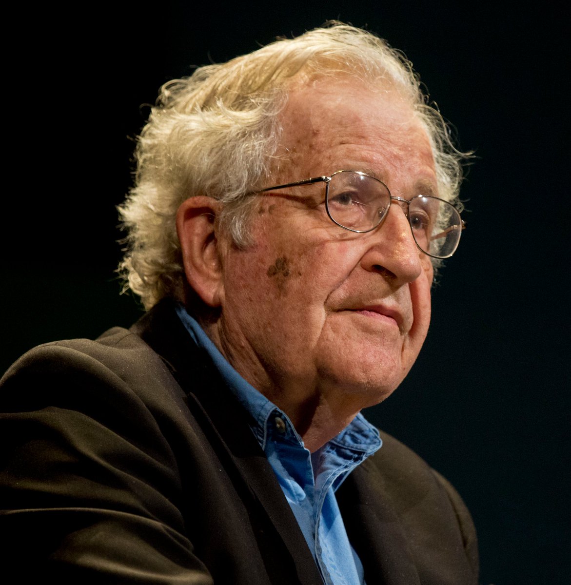 📎 “Mientras la población general sea pasiva, apática y desviada hacia el consumismo o el odio de los vulnerables, los poderosos podrán hacer lo que quieran y los que sobrevivan se quedarán a contemplar el resultado”. Noam Chomsky.

👁‍🗨 muhimu.es/economia/enten…