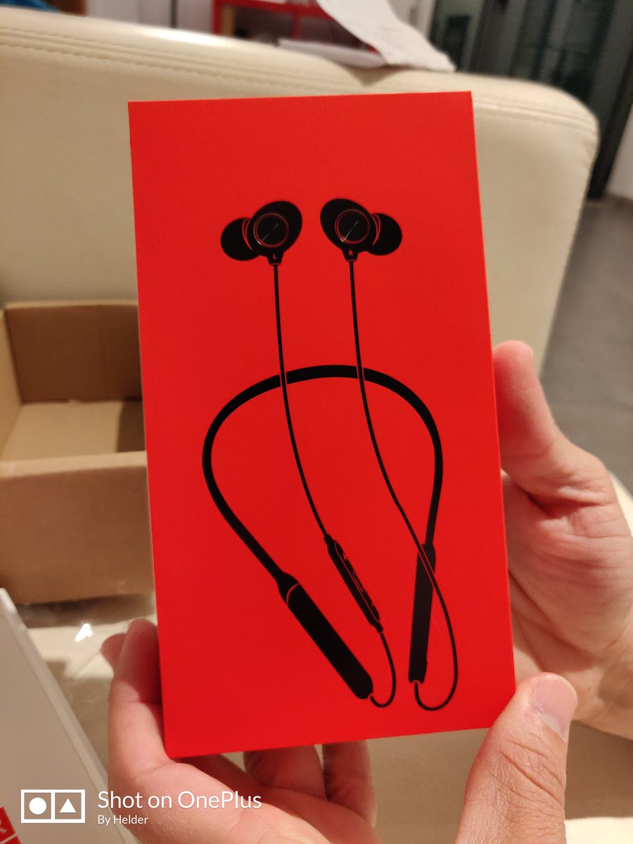 Helder_DAlmeida's tweet photo. Just received mines OnePlus bullets wireless 2 black, an amazing sound and quality materials. Really premium stuff! The unboxing experience is unique, as always. Thanks OnePlus! "Never Settle" 🇵🇹
#OnePlus #oneplusbulletswireless2 @OnePlus_IN @oneplus @OnePlus_FI https://t.co/h0z5D9idD1