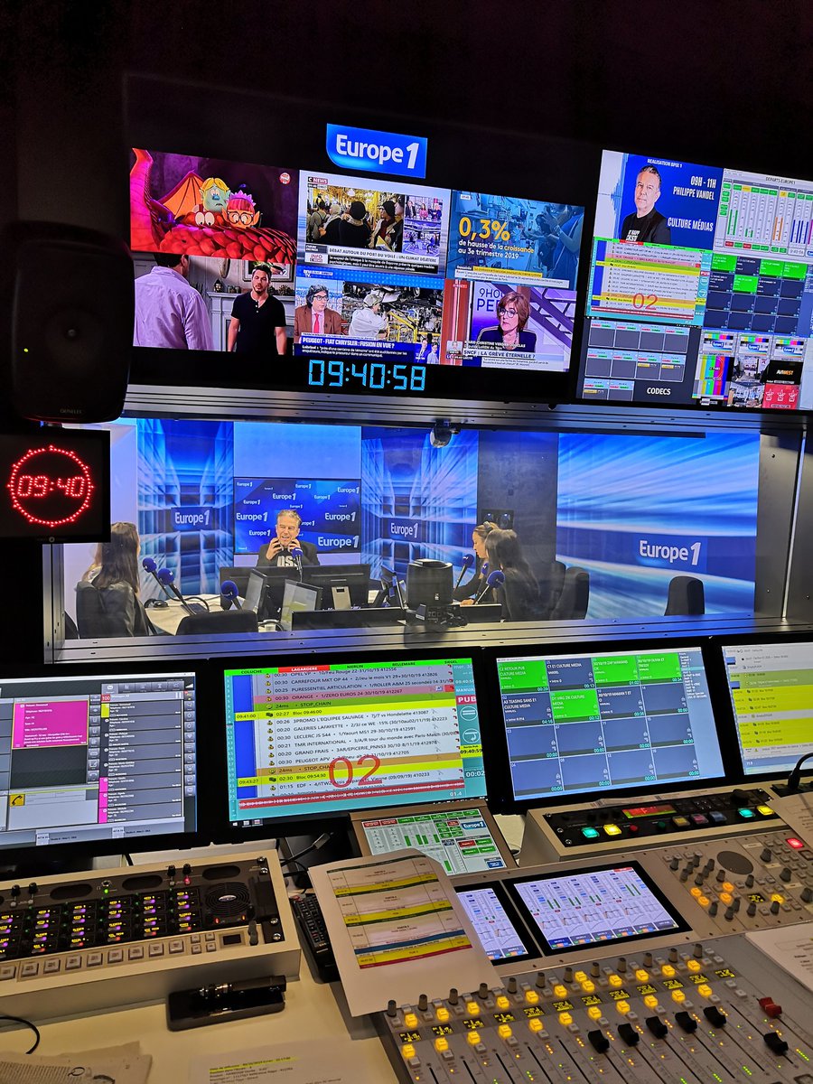Carole_Raym's tweet photo. En direct de l'émission #CultureMedias @Europe1 avec Tressy et Olivia, le 1er couple de mamans de la série-documentaire #LesMamans, accompagnées de la productrice Virginie Sabia 🎥 https://t.co/2Cz1WnMJEP