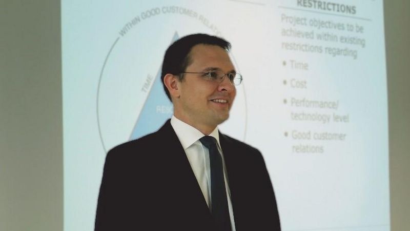 OTH_Regensburg's tweet image. Der seit 2017 bei der @vhbBayern angebotene internationale #Onlinekurs über #Projektmanagement wurde bei der letzten Evaluation technisch und inhaltlich jeweils mit der #Bestnote "A" ausgezeichnet! Mehr unter oth-regensburg.de/hochschule/akt…

Foto: We Tin Chen