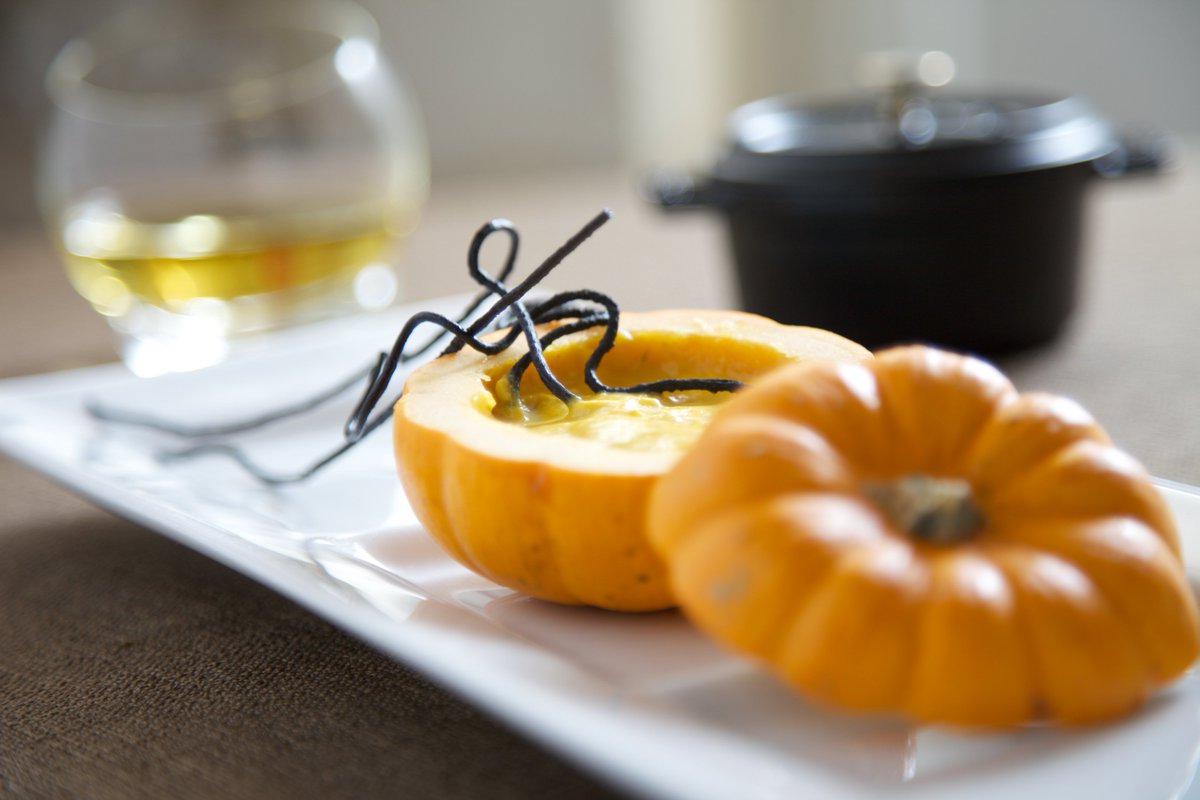🇫🇷Durant l'automne, n'hésitez pas à accorder vos préparations à base de courge avec un vin #SweetBordeaux😋

🇬🇧During the fall, enjoy your glass of sweet bordeaux with your squash dishes 🎃

#halloween2019 #halloween #automne #vinsdebordeaux #foodandwine #pumpkin <a href="/VinsdeBordeaux/">Les Vins de Bordeaux 🍇</a>