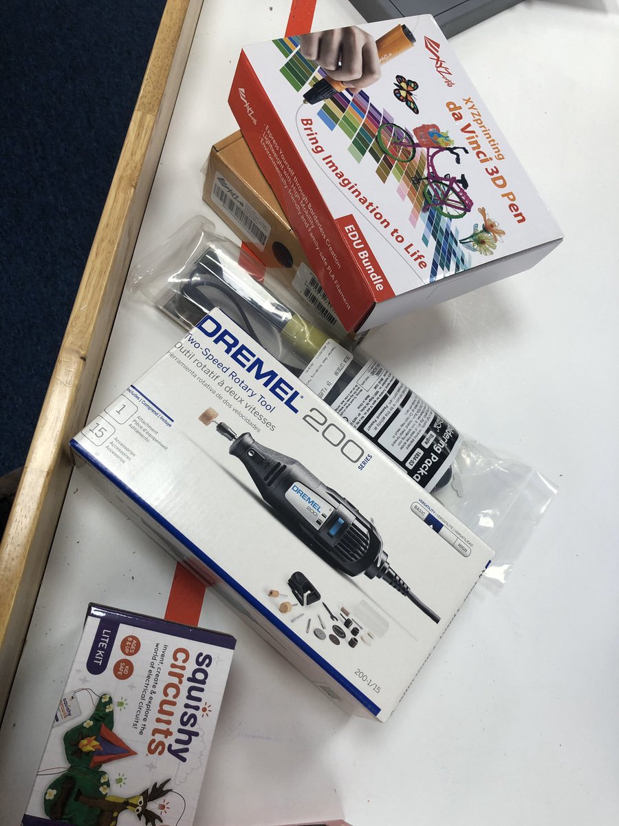 BIS_DREAMSlab's tweet photo. First of the new toys arrived in the DREAMS Lab #DashandDot #Dremel #Ozbot #Osmo #Sphero #Makedo #ButWaitTheresMore #Boomshakala! https://t.co/jlP8MIXrHz