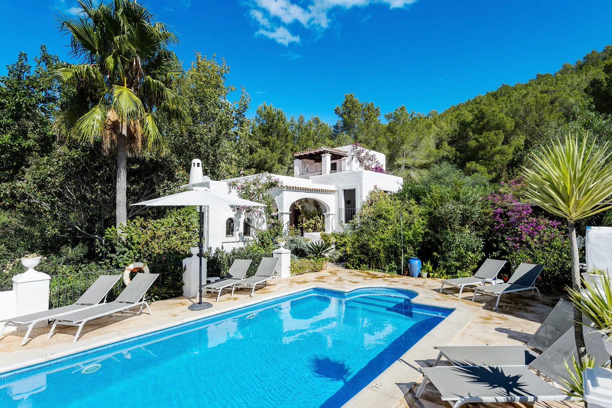 Finca Can Paloma is a charming country house located in a beautiful natural setting on the side of a hill in the San Juan. Get in touch to arrange a visit. #ibiza #villacontact #ibizafincaforsale #ibizarealestate #villasforsale #sanjuanibiza #lovefinca