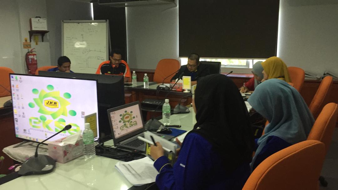 jkrkemaman's tweet photo. Audit Dalaman SPB - Aset Jalan @jkrkemaman
@JKRTerengganu, @yusufghani200, @HassanKamarudd3, @AlAzhar_JKR, @adamfarhan85 https://t.co/YXHApeDR82