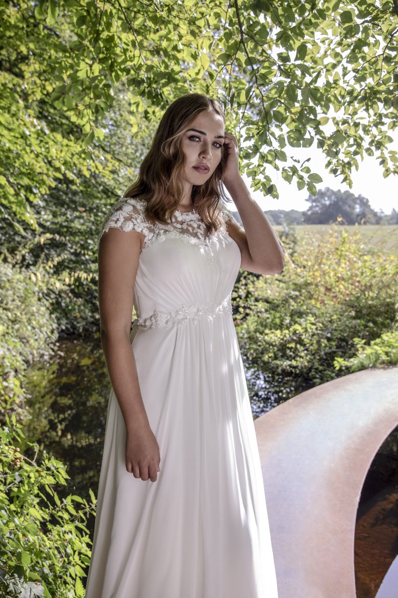 LoveOurWedMag's tweet image. This collection is so gorgeous we just couldn&apos;t choose a favourite! Introducing Gwen, Gladys and Giselle, from the Curves by @ModecaBridal 2020 collection. So stunning 💖 #bridalcollection #2020collection #modecabride #plussize #plussizebridal #plussizeweddingdress