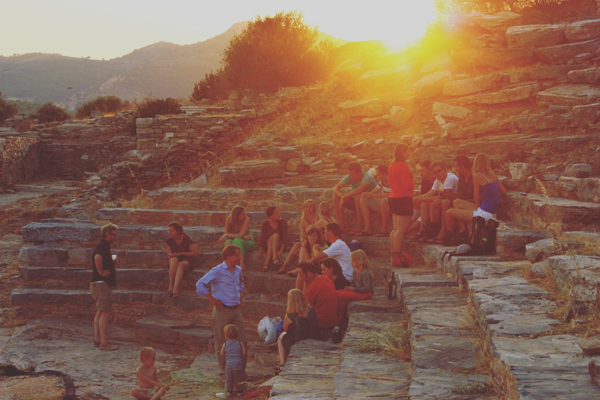 During our campaigns, we have 'dinner' at lunch time after we stop working in the field. In the evenings, we enjoy the sunset and a simple bread meal in the most beautiful place imaginable: the Thorikos theatre.

#thorikos #sunset #theatre #dinnerwithaview