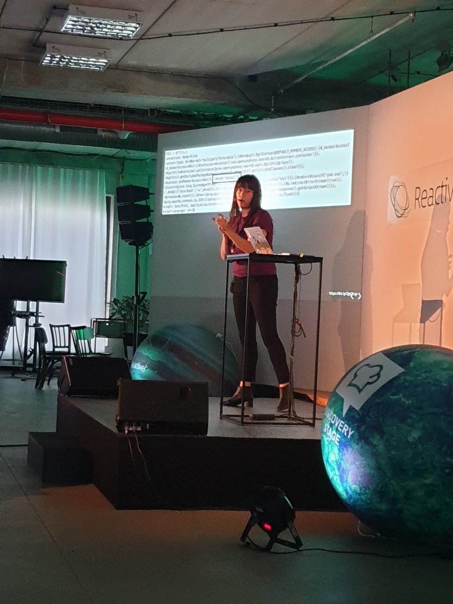 motanelu's tweet image. Cool talk about security by @adamzdanielle! #GoReactive