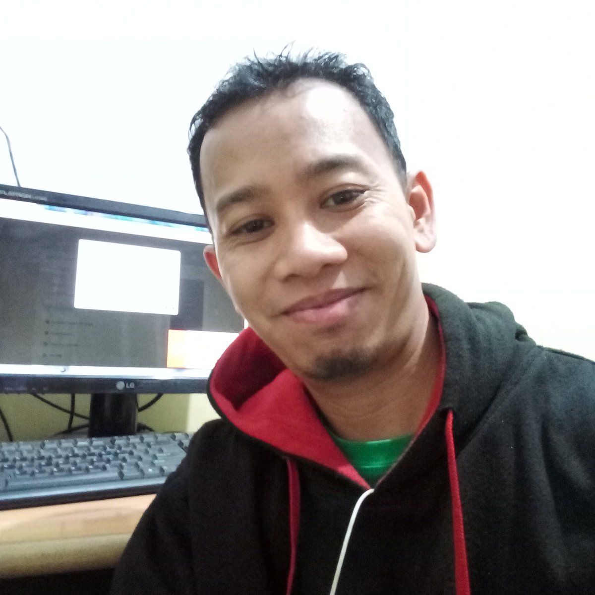 Saatnya istirahat sejenak jaka dara
Sambil santai mari kita kasih tau perasaan hati saat ini
Yang lagi sibuk juga ungkapkan perasaannya

Laporkan juga keadaan ditempat jaka dara sore ini bersama di Dangdut Rehat.

(<a href="/Iyan_Hero/">Iyan Hero</a> )
#RadioSuaraMedan 
#SuaraMedan 
#Medan
#DangdutRehat