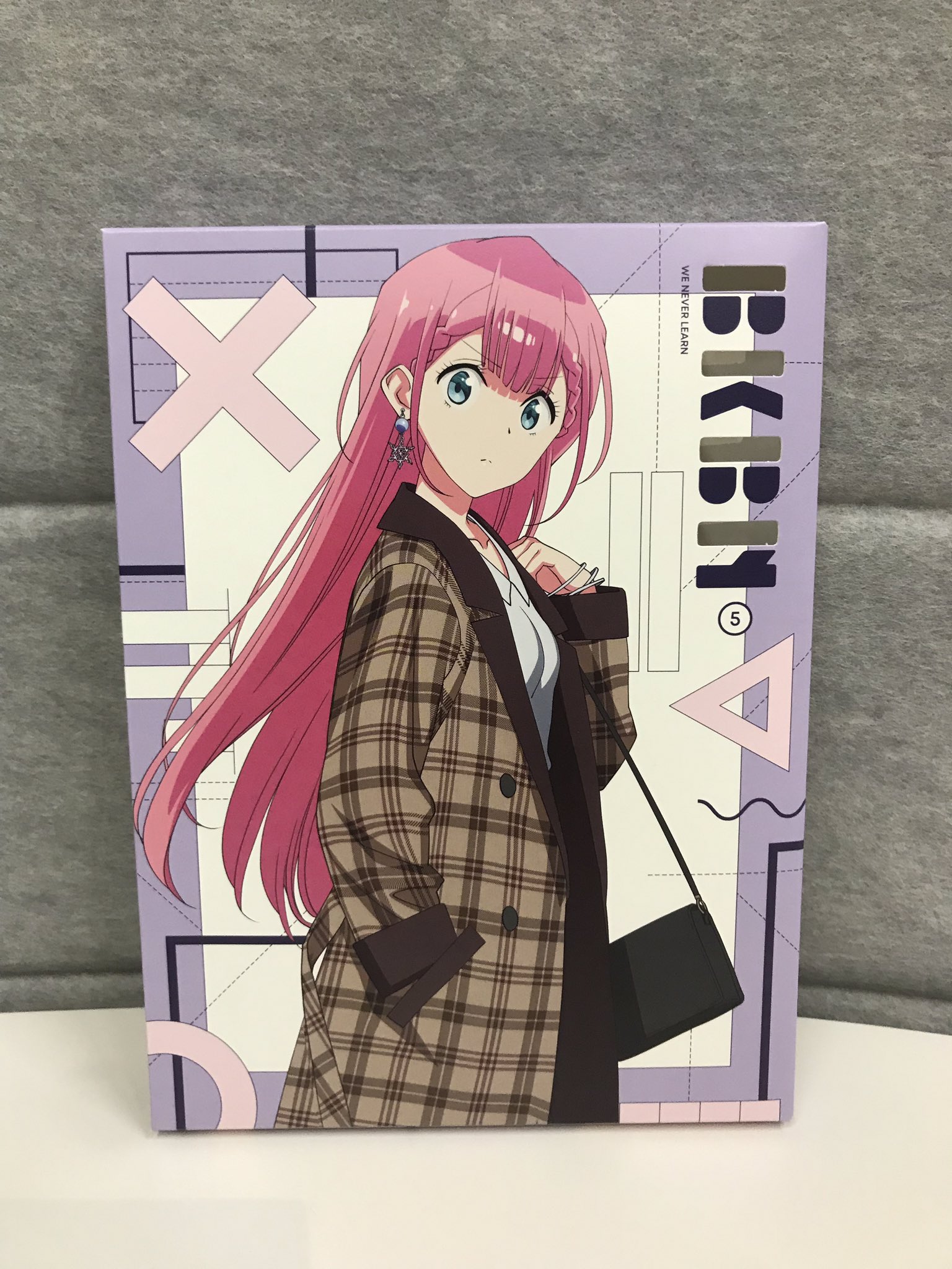 ぼくたちは勉強ができない 公式 本日は ぼく勉 パッケージ5巻の発売日 ジャケットは真冬先生になります デジパックと設定資料も公開 是非チェックしてくださいね ぼくたちは勉強ができない T Co 4pill8jfds Twitter