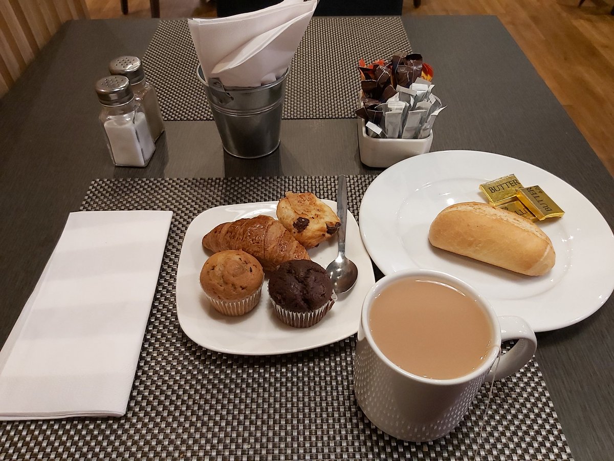 Flakey_Phil's tweet photo. This hotel has an all-you-can-eat breakfast buffet package but I can't eat too much at once so I am settling for this. P.S. a part of me wants to use serviette to pack cake and other finger foods to my room cos I can  😍
#lifeofastoryteller 
#britishcouncil
#creativityxenterprise https://t.co/lzt9RYEU1o