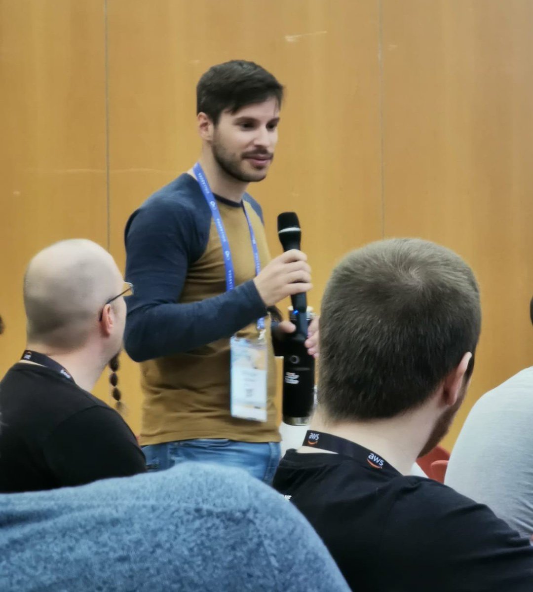 Collabora's tweet image. #OSSummit: Nicolas Dufresne taking part in the discussion during the #V4L2 status update, presented by Hans Verkuil, earlier this week in Lyon. #OpenSource #multimedia #lfelc