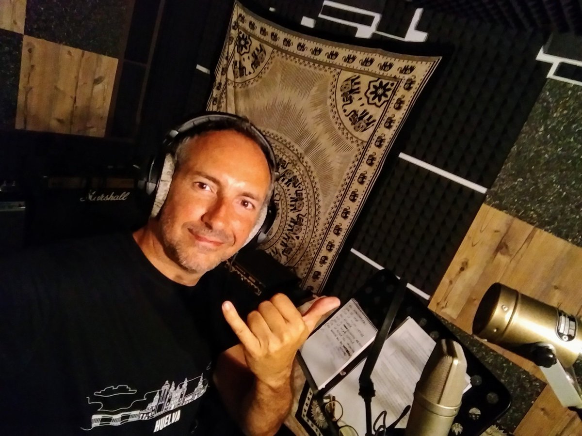 rafa_gas75's tweet photo. Hace unos días con Diego El Escocés dejábamos grabadas las voces de referencia de los temas del EP. Turno ahora para la sección rítmica :) @cesarcarlosp y @r_sande_91 todo vuestro!! #scotsrecords #studiolife #preproduccion #musicproducer #recordingmusic #rafa_gas #primerep https://t.co/Ggbxvvu1TD