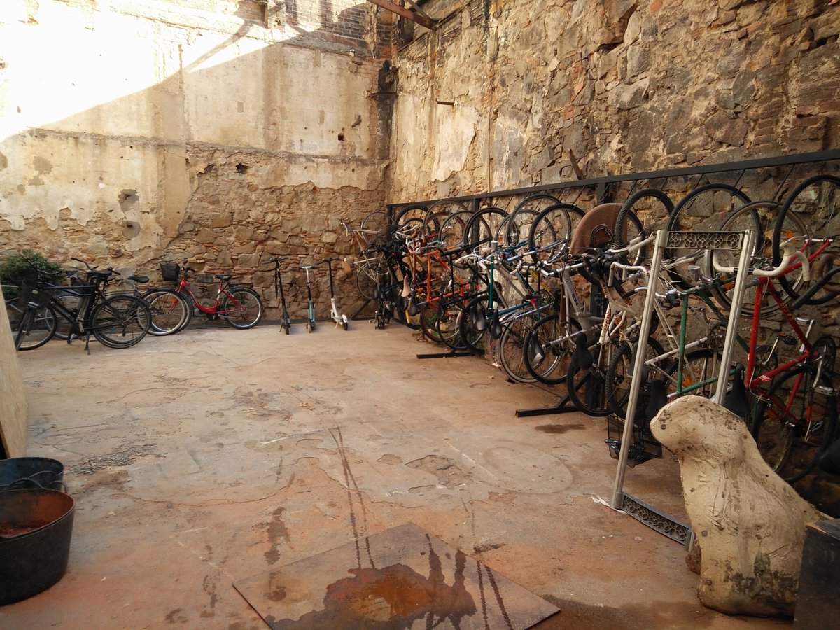 Parking 🚲🛴 at <a href="/fablabbcn/">Fab Lab Barcelona</a> 👏