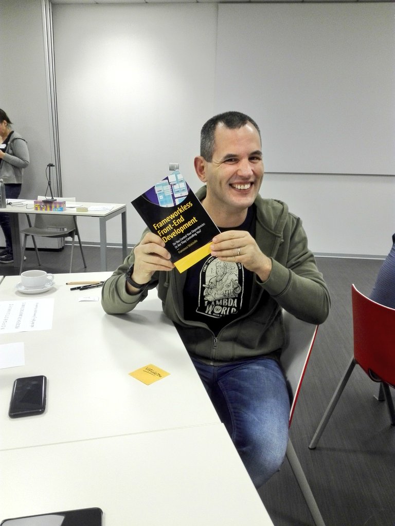 avanscoperta's tweet image. This is the face you get when @AndreaVallotti gets a copy of #Frameworkless #Frontend Development book by @TheStrazz86 for his team @doubleloop_io 😁
#wearelearners 💪