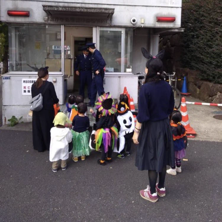 ハロウィンにはしゃぐ大人が多いですがこれが本来のハロウィンの姿ですww