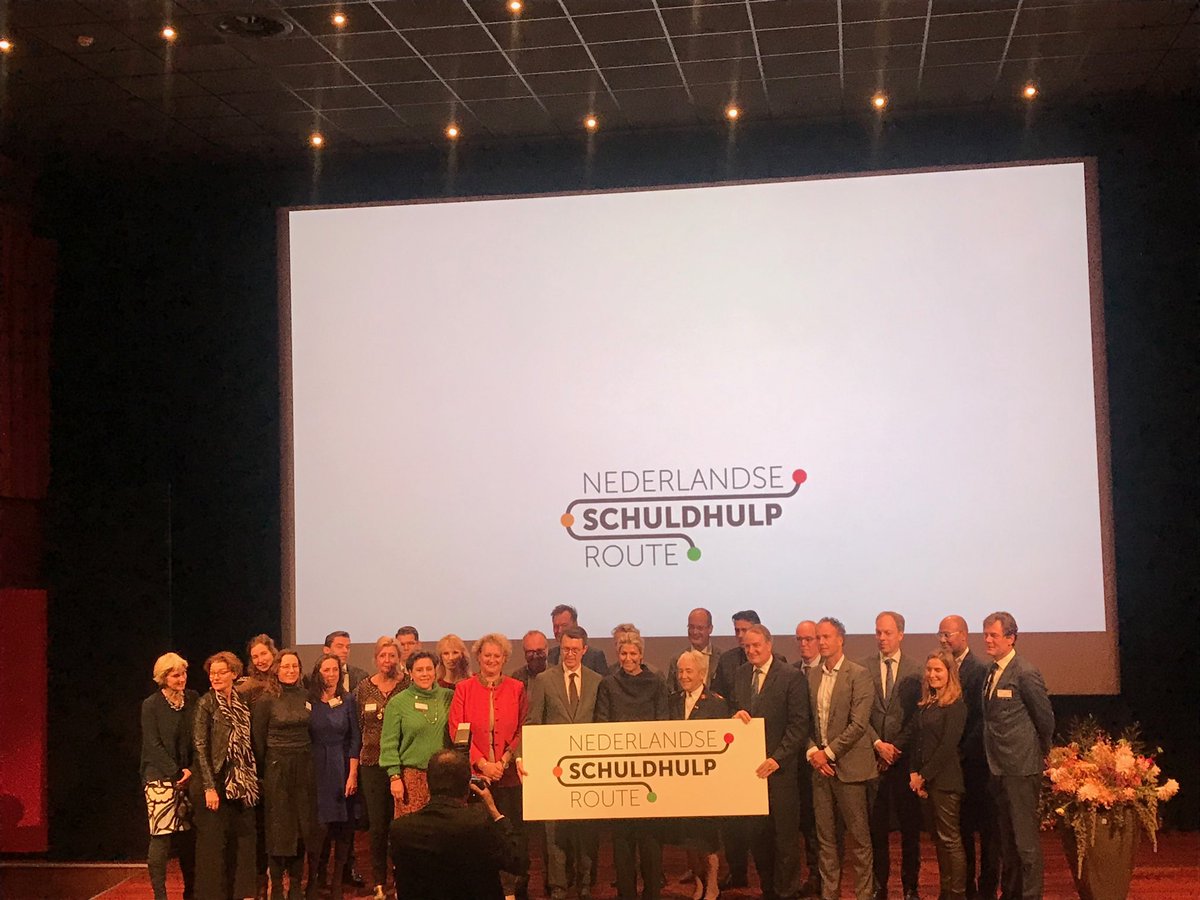 Mooi moment: HM Koningin Máxima met de partners van de Nederlandse #schuldhulproute #samenschuldenvoorkomen #TweetvdDag