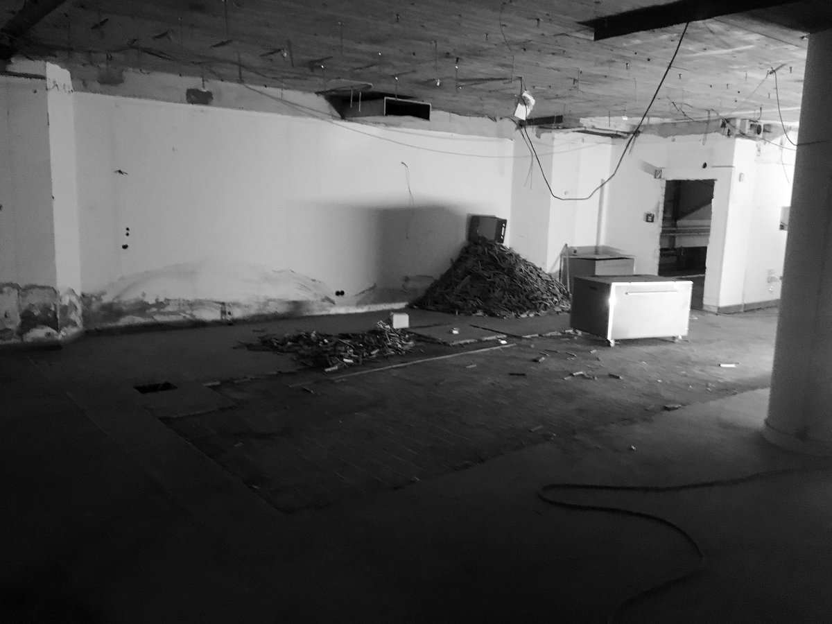 Der Umbau geht voran und die alte #Rathauspassage #Hamburg ist nun endgültig ausgezogen. Bald kommen die Bagger und das soziale Herz der Hansestadt bekommt seinen Durchbruch ans Tageslicht. Danke an #Hamburg, #LSBG, #Diakonie, #BASFI und alle anderen für die tolle Unterstützung!