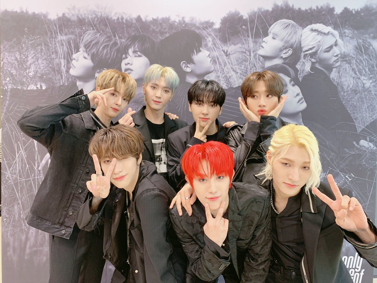 OnlyOneOf_twt's tweet photo. [#Photo/📷]
⠀
191030 #온리원오브 컴백 쇼케이스

V LIVE 중계로 지켜봐주신 팬 여러분들 덕분에
떨렸던 첫 무대를 힘차게 마무리 할 수 있었습니다👏🏻👏🏻

자, 여러분! 공삼이들과 함께 달릴 준비되셨나요?🏃🏻‍♂️🏃🏻‍♂️
이번 활동도 즐거운 추억 만들어보아요 ٩(•᎑•)✦

#OnlyOneOf #온리원오브 https://t.co/91LLsoVwTj