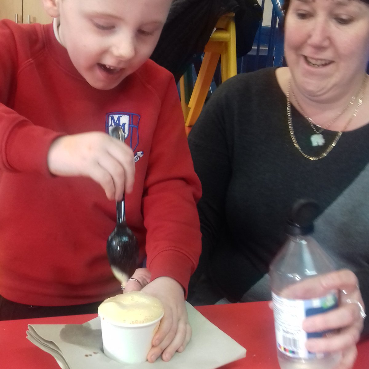 lmLALfamily's tweet image. It's #sciencespectacular🌋with @lancslearning at St Mary Magadelen's, Accrington. We provide FREE #familylearning to #lancashireschools #lancashirelibraries &amp;amp; organisations across Lancashire. #familylearningfestival #steminschools @flfestival @AlMash @KTFamLearning @lancspublib