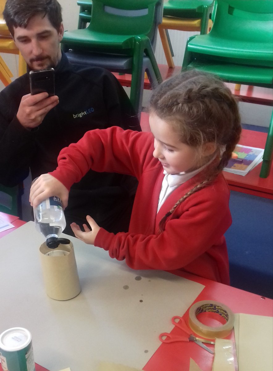 lmLALfamily's tweet image. It's #sciencespectacular🌋with @lancslearning at St Mary Magadelen's, Accrington. We provide FREE #familylearning to #lancashireschools #lancashirelibraries &amp;amp; organisations across Lancashire. #familylearningfestival #steminschools @flfestival @AlMash @KTFamLearning @lancspublib