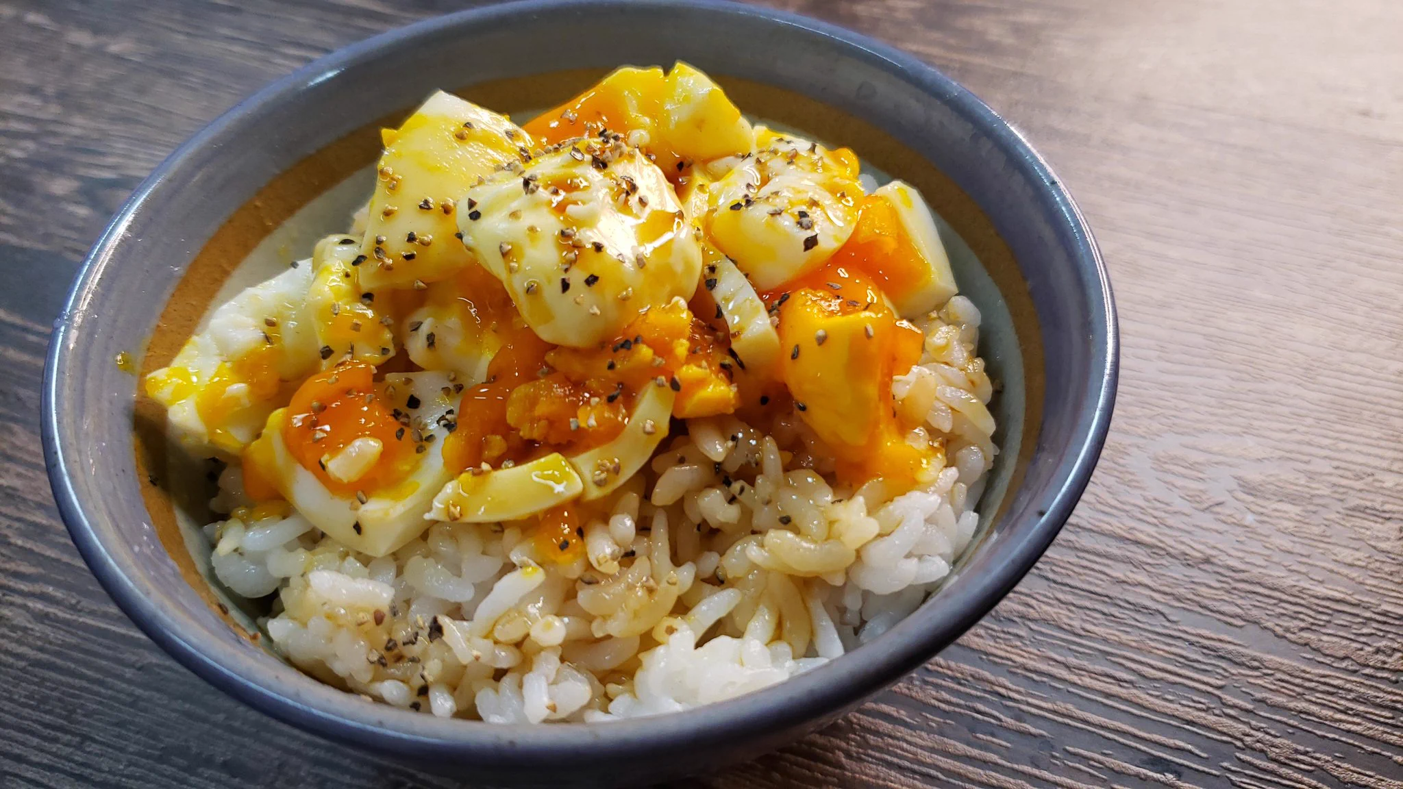 卵かけご飯好き必見！？ゆで卵をかけた「半熟ゆで卵かけご飯」の作り方！