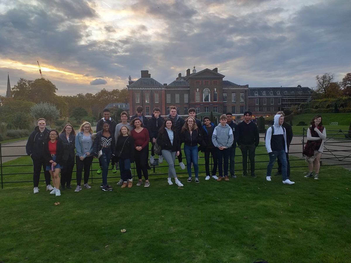 Catch22WestMids's tweet photo. Yesterday, our Autumn NCSers visited @designmuseum for a digital art workshop! They ended the day with a walk around #Kensington and tea at @wahaca https://t.co/OxnlGY0ahx