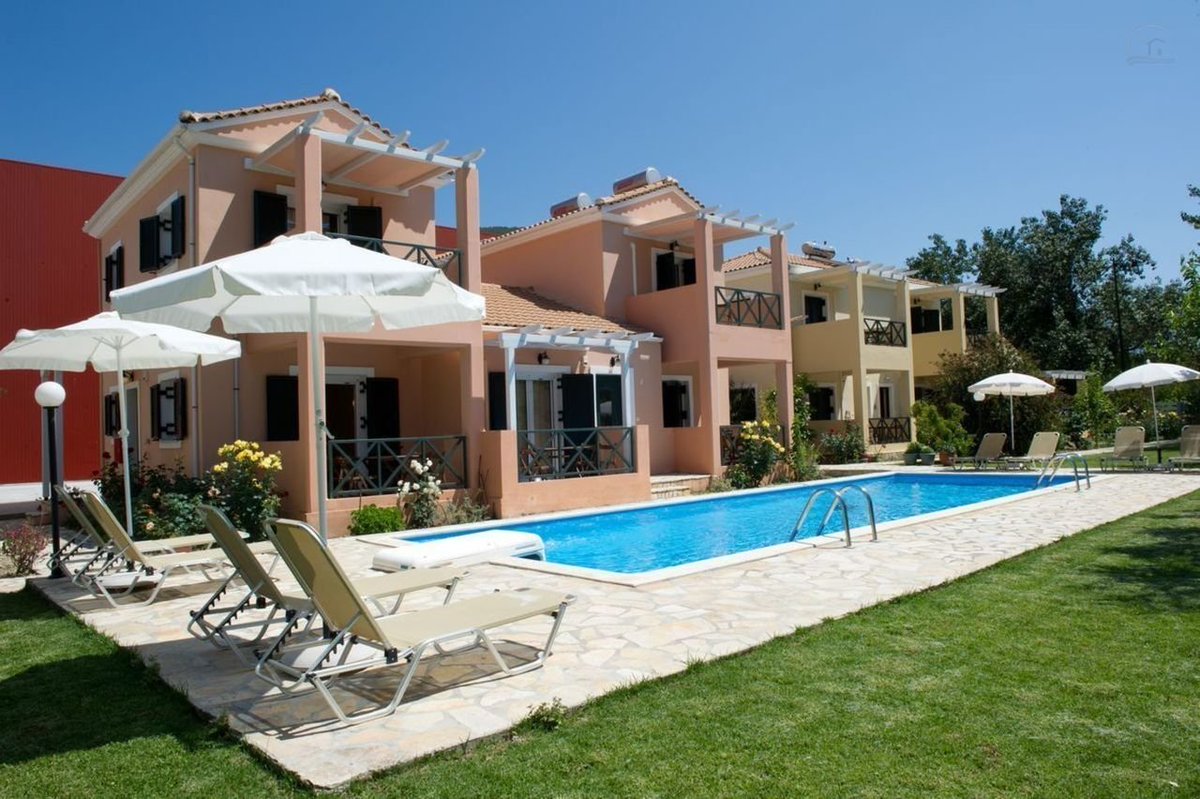 LefkadaRentals's tweet image. Spend a comfortable holiday in a cozy house with large balcony overlooking the garden and pool!Enjoy your meals in the large dining area in the garden with a BBQ. Book now your vacation!
.
lefkada-rentals.com/en/rentals/115…
.
#lefkadaisland #booknow #sharedpool #cozyhouse #garden #poolview