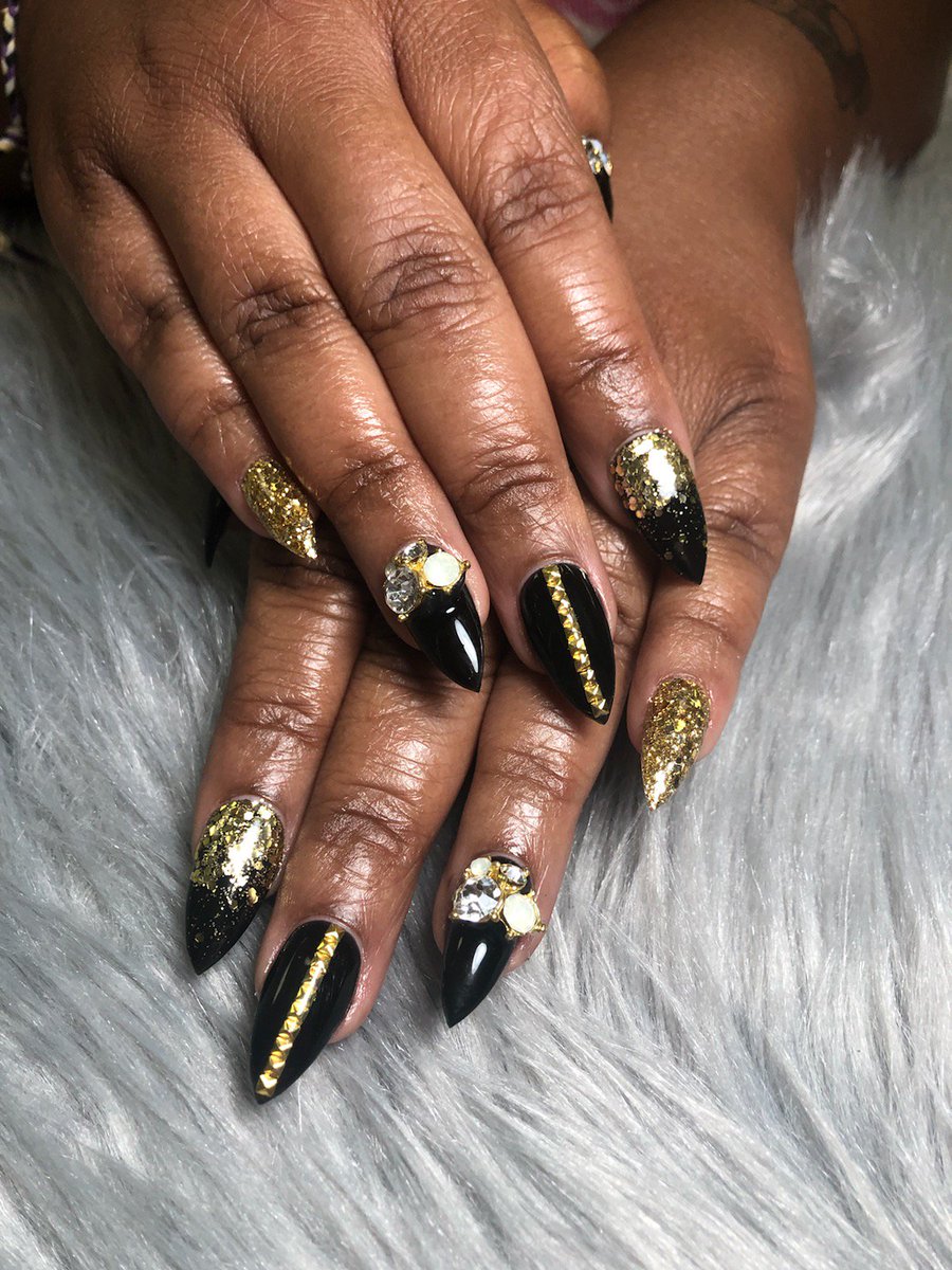 These Halloween Manicures Are Bringing The Sparkle To The Spooky
