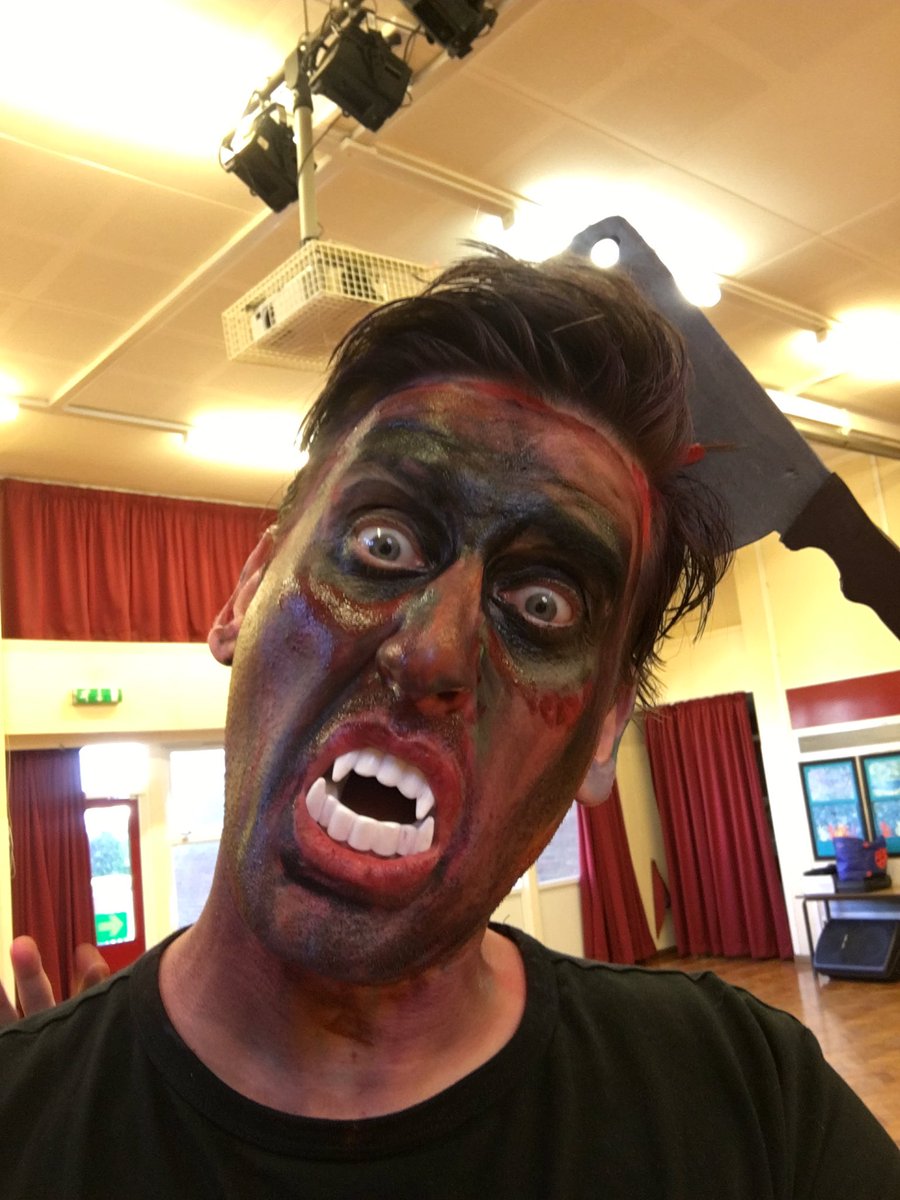 jonmosesvocals's tweet photo. We’re having a spooktacular Halloween day at @stagedoorpa !!! Whaaaaaaa aaaaaa. The bairns have done my costume hahahha I love it!!! #haloweeen https://t.co/hJsppTUOws