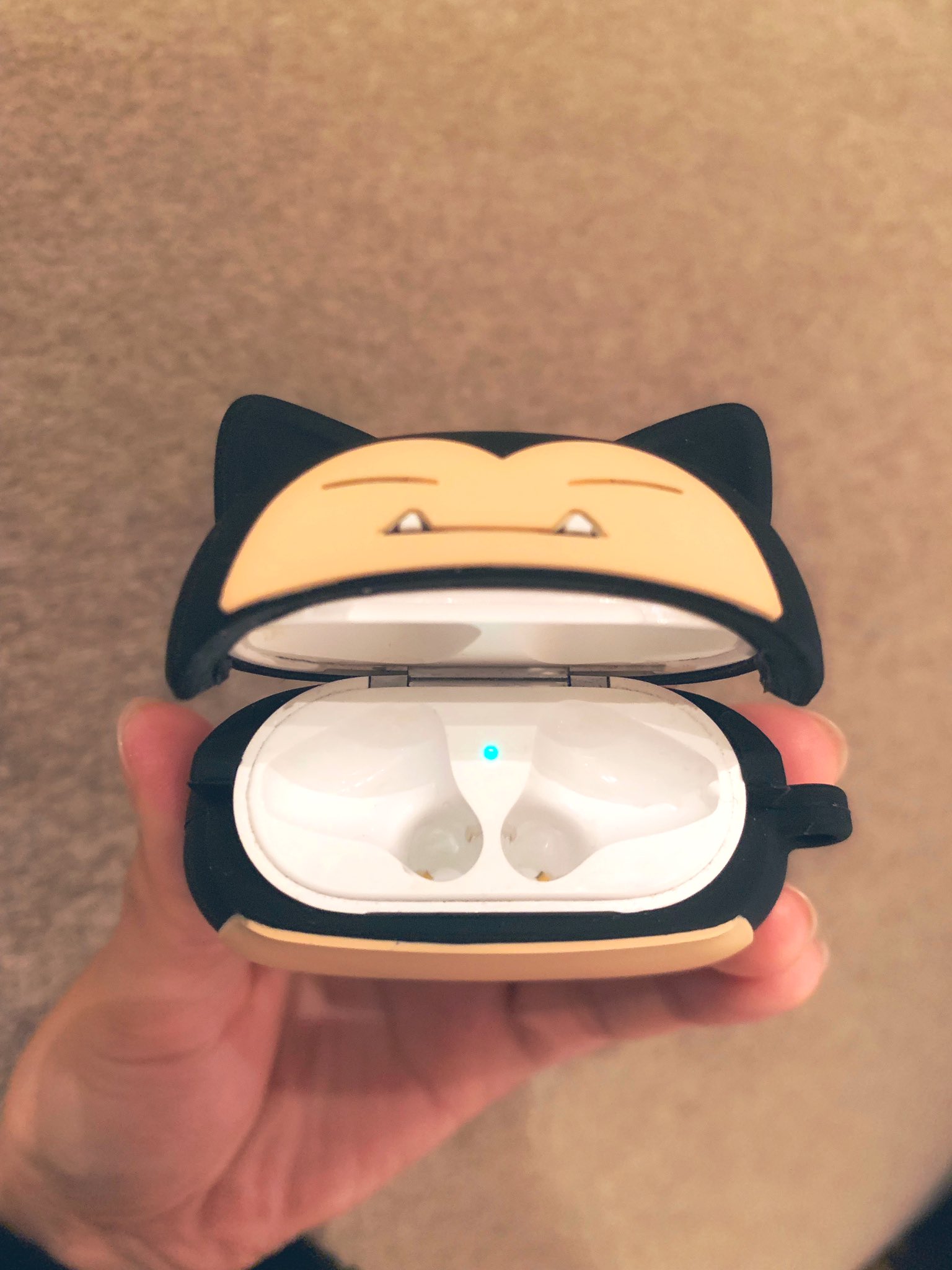 توییتر 武田あいか در توییتر 正解はairpodsケースでした Proじゃないよ カビゴンの首が逆パカするよ 大阪土産のお礼にポケモンgo友だちに頂きました でも肝心の中身を家に置いてきたというね 開けるまで気づかなかったんだぜ T Co 848ezozr6d