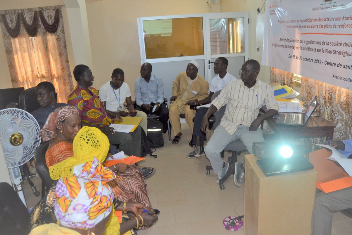 OSC_SUN_SENEGAL's tweet photo. Jour 3 Formation des #OSCs et #ANE de #Bambey sur la #nutrition et sur le #PSMN :
Travaux de groupe avec comme consignes définition des axes prioritaires de contribution de la Société Civile dans la mise en oeuvre du #PSMN au niveau de Bambey
@ClmSenegal  @SUN_Movement @GNReport https://t.co/Lxbgc8wS8Y