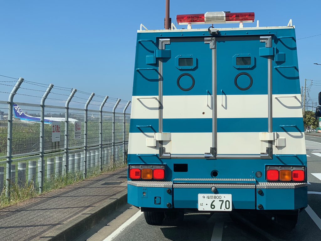 きゅいまる בטוויטר 福岡県警 銃器対策警備車 給油のため 県内某施設を後に 情報提供者様撮影