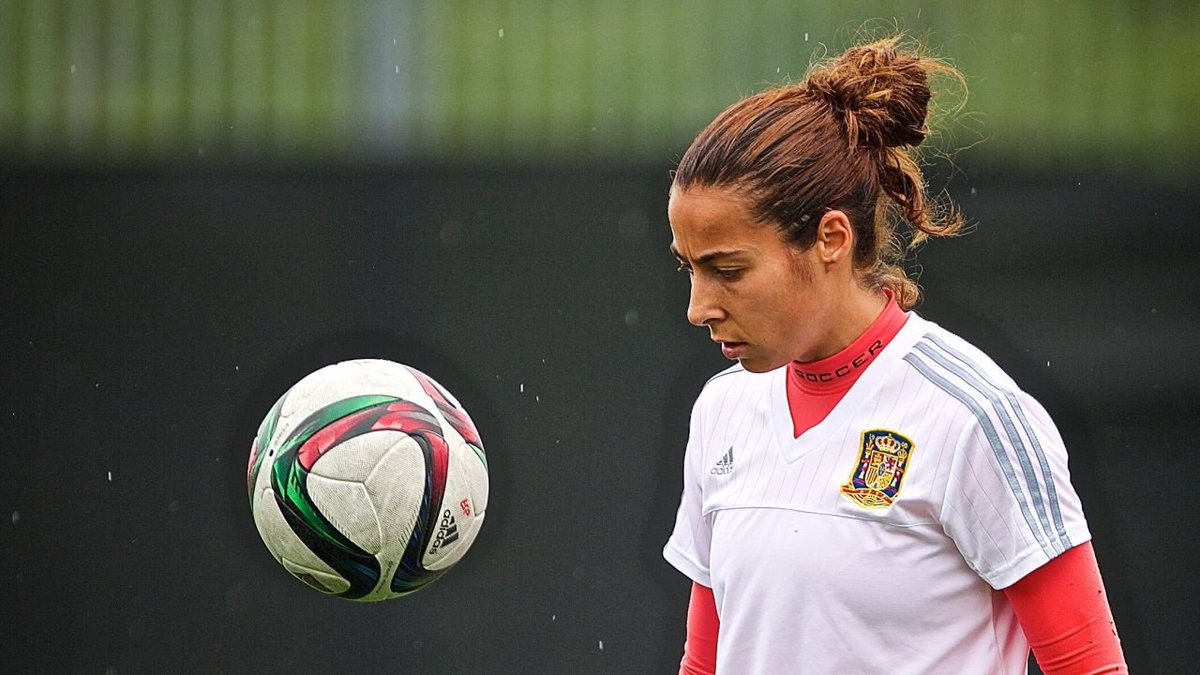 Juliaenlaonda's tweet photo. Hablamos de la huelga del fútbol femenino con @AinhoaTirapu, @TaniaTabanera y @Mamen_Hidalgo
https://t.co/FjMdtsXorS https://t.co/1zLyfQH1X3