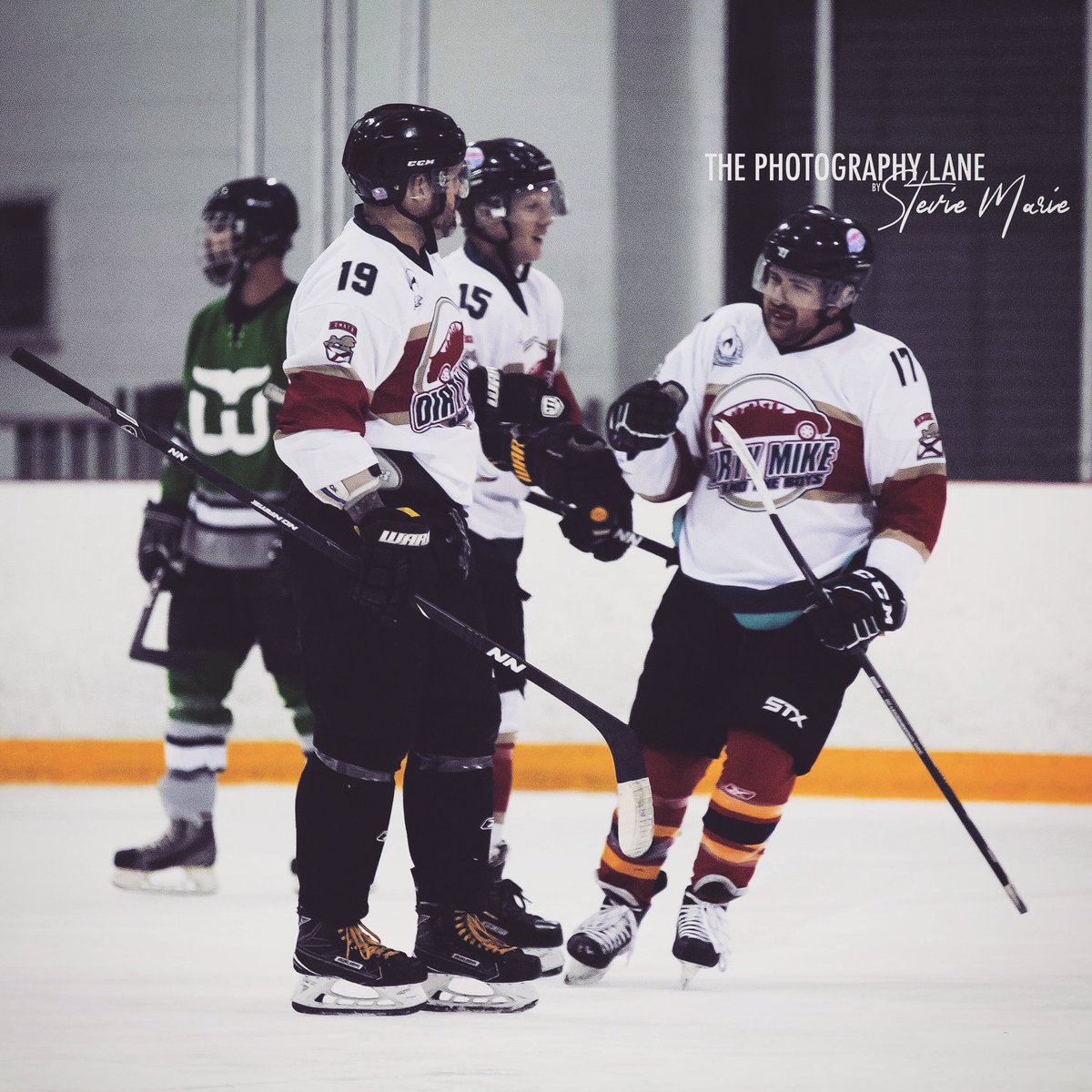 Eric_Blanchard1's tweet photo. Them boys @DMATBHockeyClub Still undefeated! With the help of @nonamehockeyco and @26Brewing  we couldn’t do it with the highest quality sticks and beer https://t.co/S2Q35aCrv9
