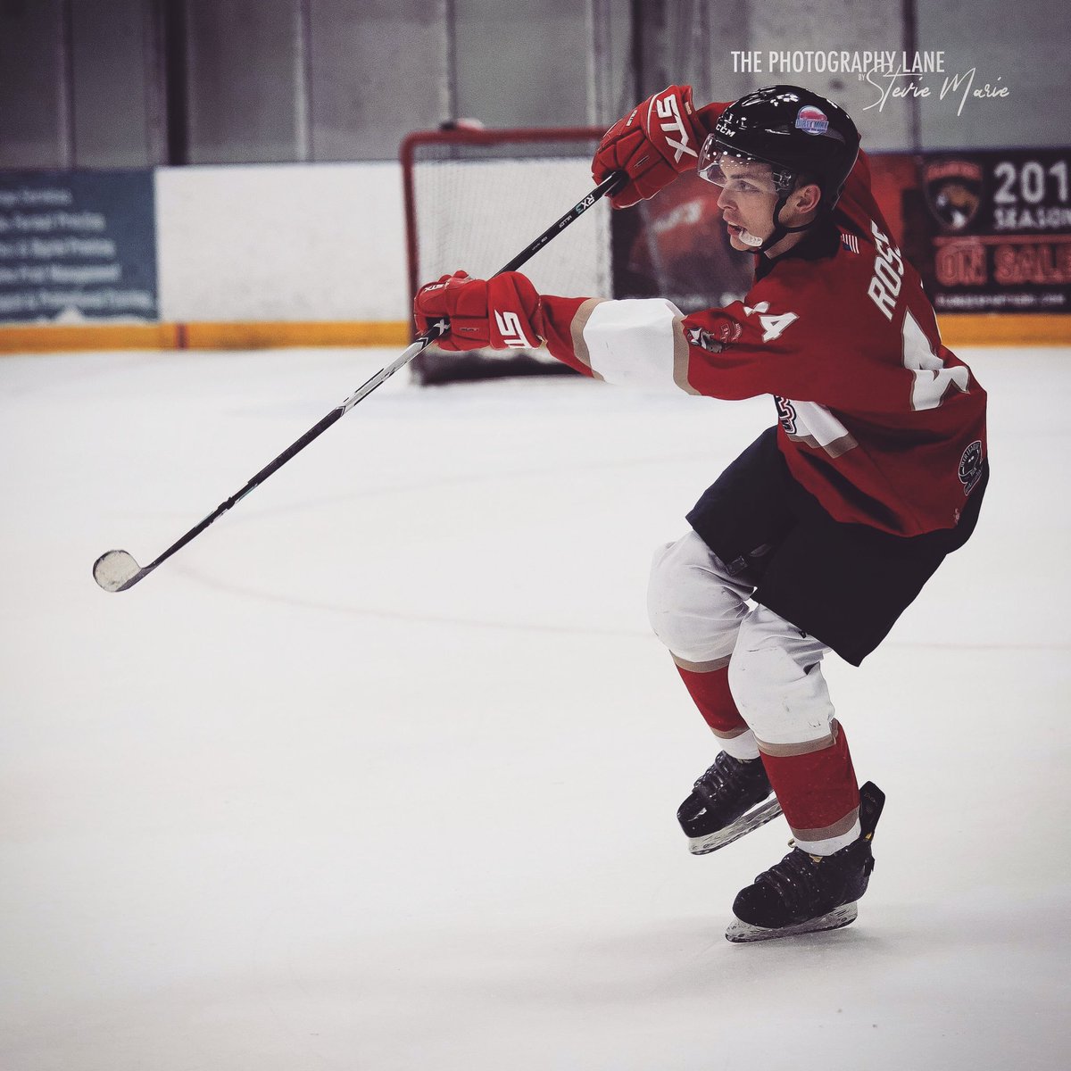 Eric_Blanchard1's tweet photo. Them boys @DMATBHockeyClub Still undefeated! With the help of @nonamehockeyco and @26Brewing  we couldn’t do it with the highest quality sticks and beer https://t.co/S2Q35aCrv9