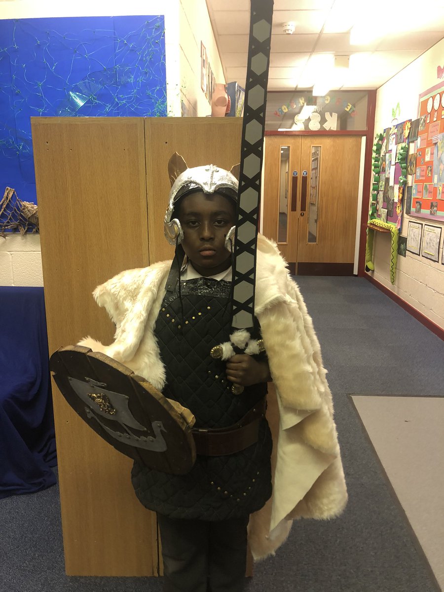 GaskellPrimary's tweet photo. Today we had a Viking visitor who told us all about his armour, clothing and appearance 🛡🗡! #vikings #literacy #roleplay #armour #excellentactor #hesnotinourclass https://t.co/fj3cPnj6YI