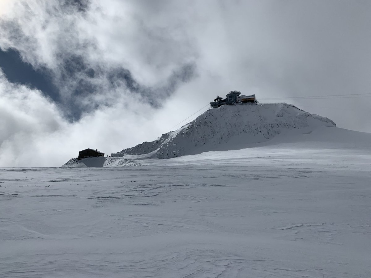 BergmanRaoul's tweet photo. Asiallinen päivä toimistolla❄️#Chamonix https://t.co/3uoOIvWd5c
