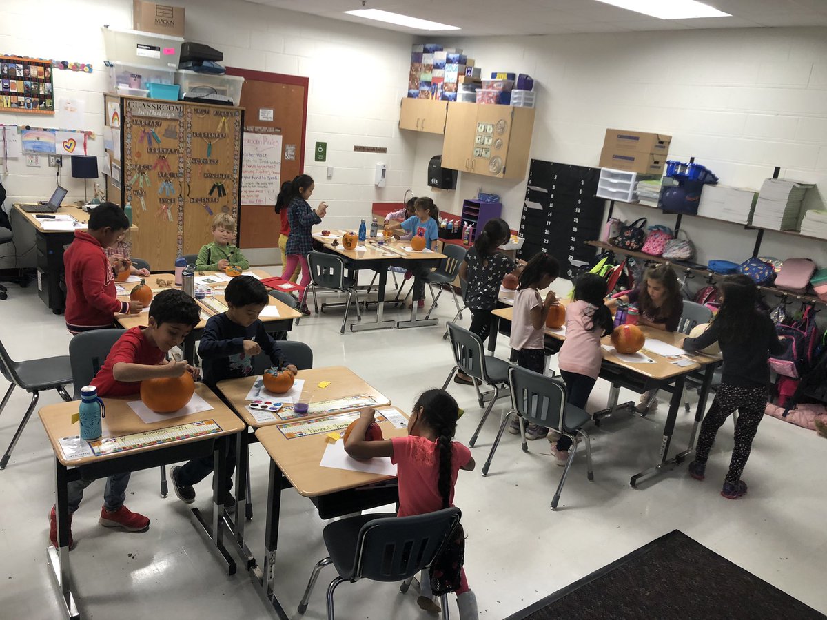 Kbarone04's tweet photo. Pumpkin Fun!! 🎃 @MadisonsTrust16 https://t.co/Q0AmPx3wDs