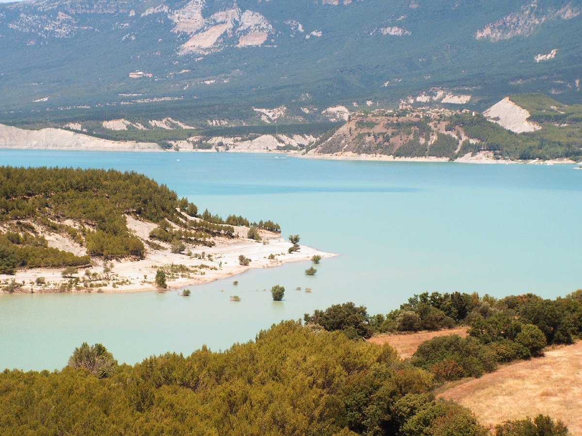 AbsolutValencia's tweet photo. Embalse de Yesa – El conocido como Embalse de Yesa se ubica en Navarra. Justamente en Yesa, que le da su nombre y que... https://t.co/CBUIu7Fchw https://t.co/6Mno0EVhSP