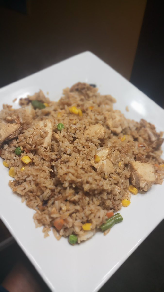 GrabLola's tweet photo. Fried rice at home🤤no need for take outs....#WednesdayWisdom #ChickenHour #friedrice #Chinese #EasyRecipes #halloween2019 #cookathome #homemadeeasy https://t.co/2cnsPx5wWu https://t.co/d2WPSWwj1C