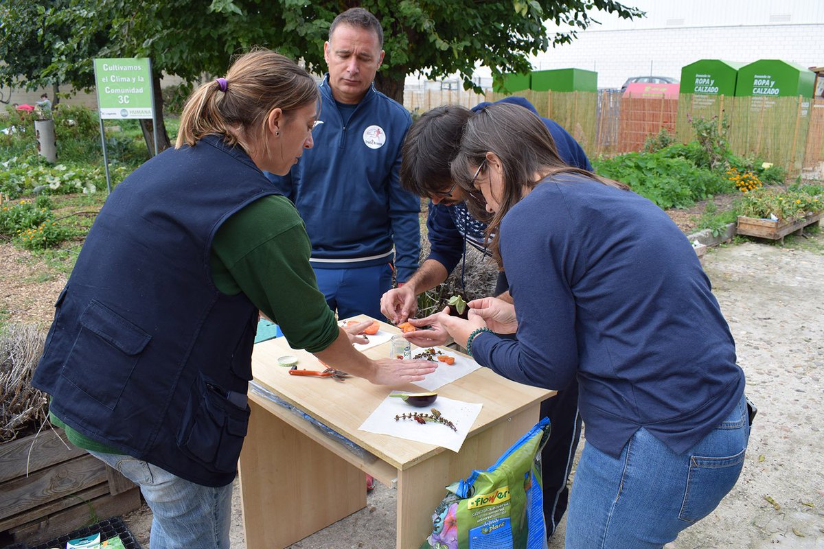 FullOnNet's tweet photo. Ayer compartimos una jornada de Voluntariado Corporativo con Humana. Visitamos la planta de preparación para la reutilización de Leganés y luego participamos en el Programa Cultivemos el Clima y la Comunidad 3C 

#Humana  #voluntarioshumana #FullonNet #RSC https://t.co/LZeVWKo2VC