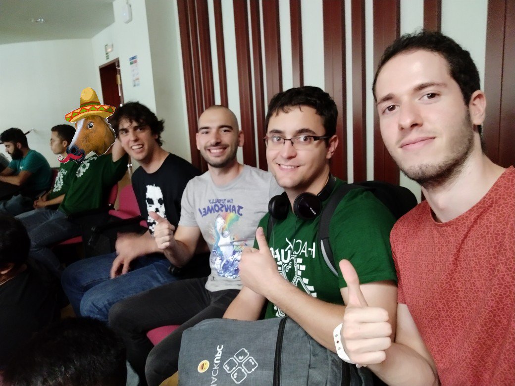 AlejandroEstich's tweet photo. @Hiberus @hackupc Esta es la foto original ʘ‿ʘ https://t.co/Oi3KG4MXXC