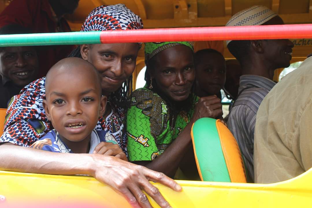 UNHCR_CAR's tweet photo. UNHCR & partners continue the voluntary repatriation of CAR refugees from neighbouring countries. Taday 641 CAR refugees returned home including 481 from Cameroon & 160 from Brazzaville in the Rep of Congo. #CARREFUGEES #Voluntaryrepatriation https://t.co/vceiiHpfkN https://t.co/s2t7pzx9RE
