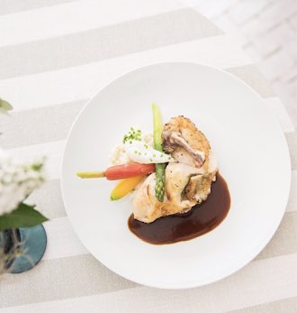 MurraysChicken's tweet photo. Do you have some values you want to uphold with your food? We can help with that. Via @peppersartfulevents - "Our chicken is sourced from @Murrayschickens, a family owned business committed to providing great tasting chicken that are never administered antibiotics." #murraysfarm https://t.co/lowk6NPL7o
